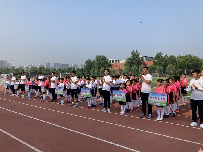 传承体育精神共享羽球魅力,足球文化节夏令营