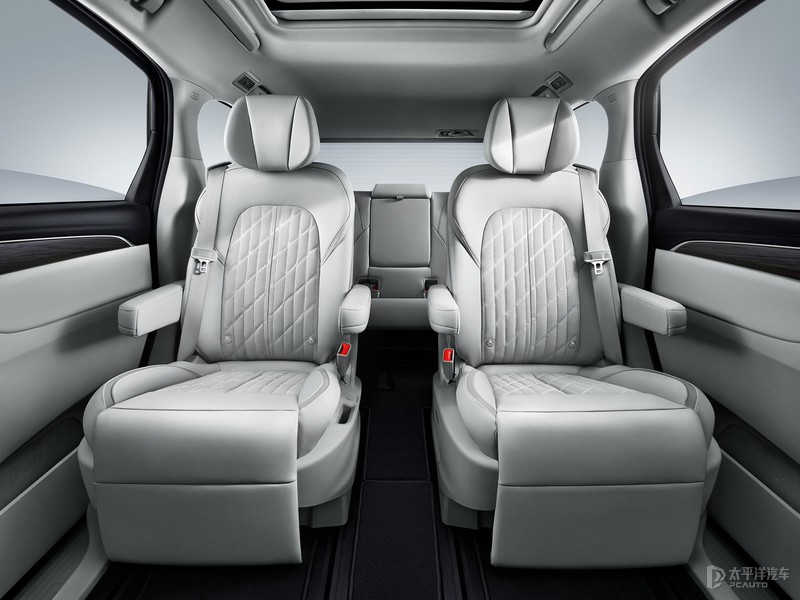 全新别克gl8国民首选的mpv,传祺m8和别克gl8到底哪个空间大