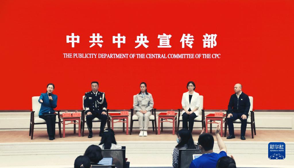 “伟大时代呼唤伟大精神，崇高事业需要榜样引领”——以习*平近**同志为核心的*党**中央关心功勋荣誉表彰工作纪实