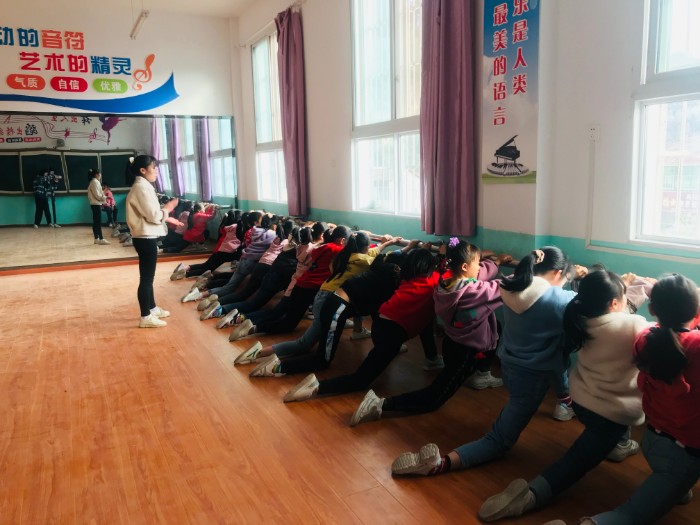 幼儿园少年宫社团活动,两河镇中心小学社团活动