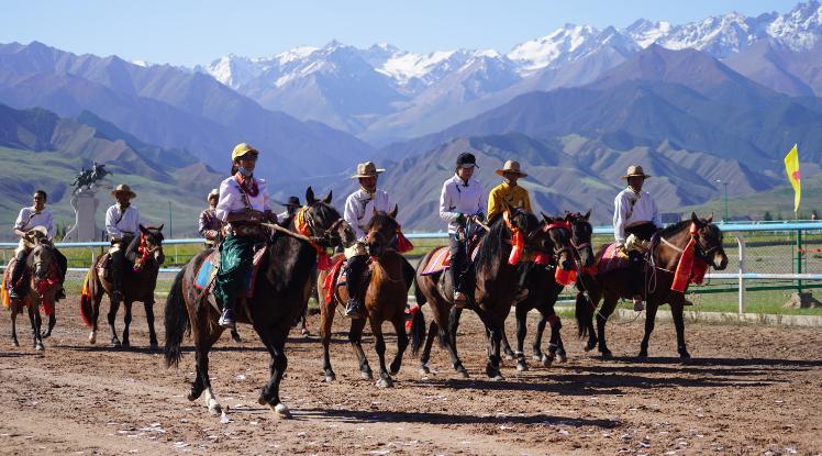 甘肃张掖肃南裕固族自治县赛马会开赛