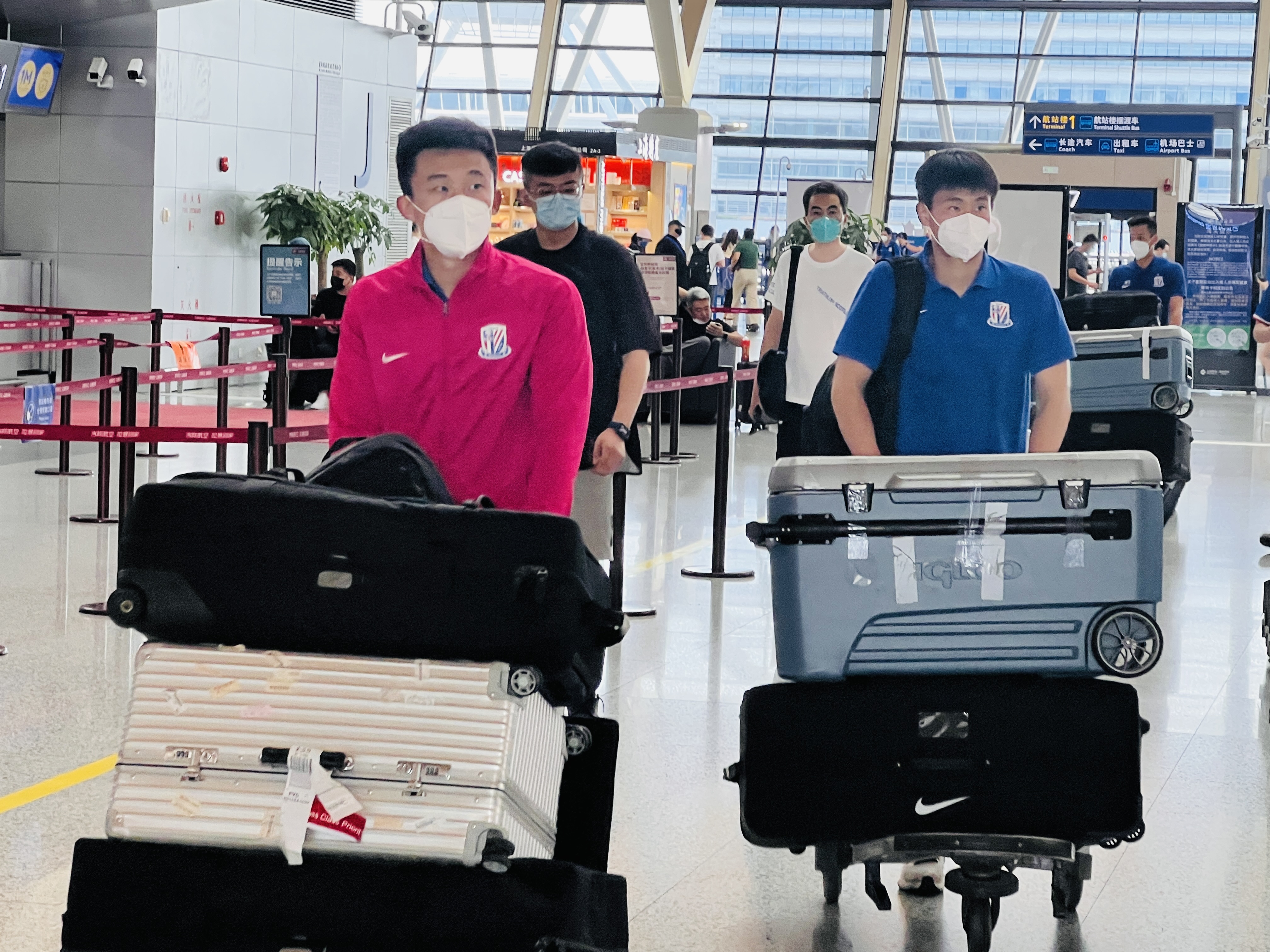 申花奔赴大连恢复“三点一线”，巴索戈等伤员全部出征