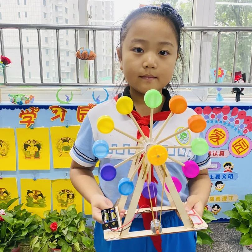 西安市浐灞十六小“双减”下的科技节:喜迎*党**的二十大科普向未来