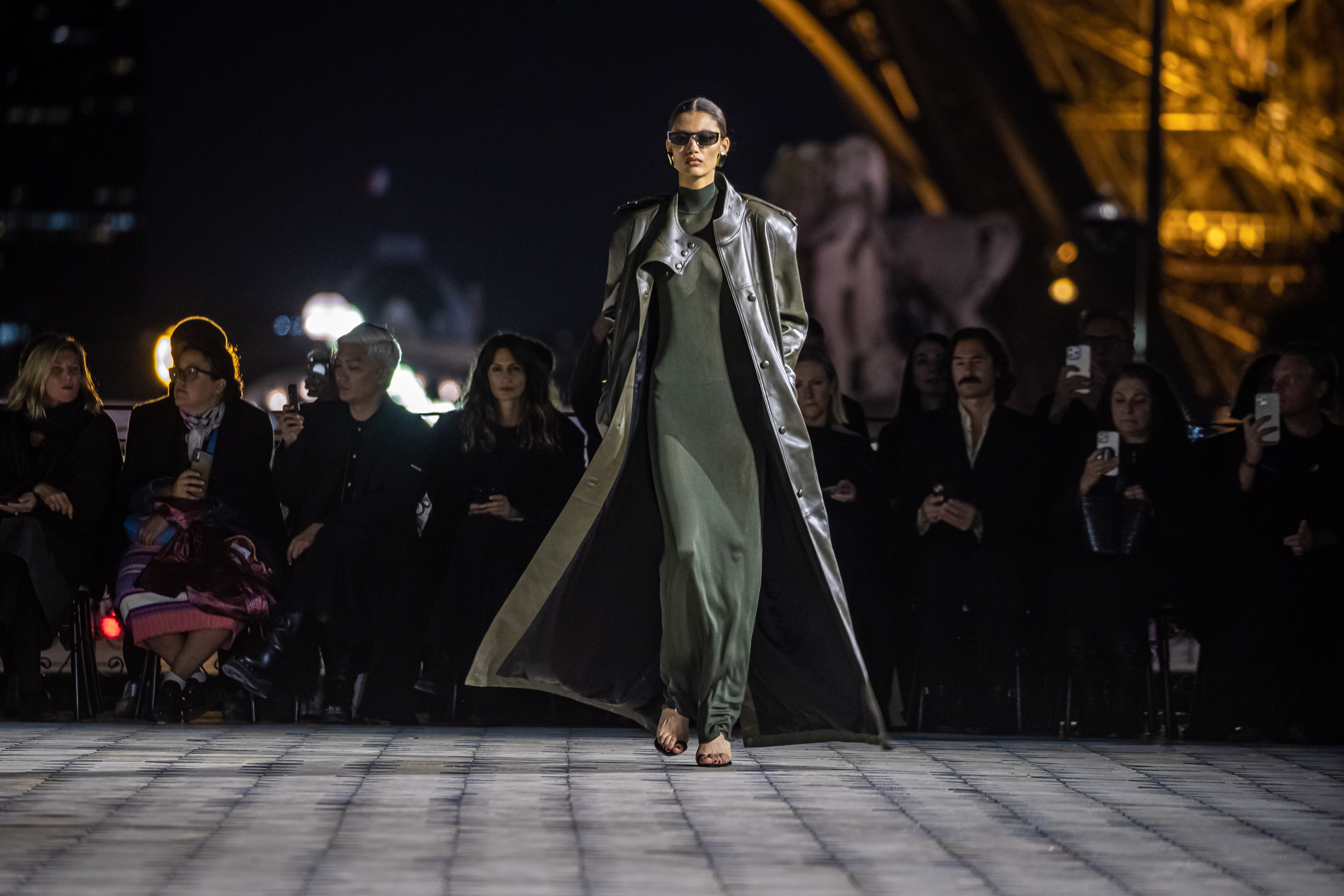 外代二线巴黎时装周,巴黎时装周圣罗兰品牌时装秀