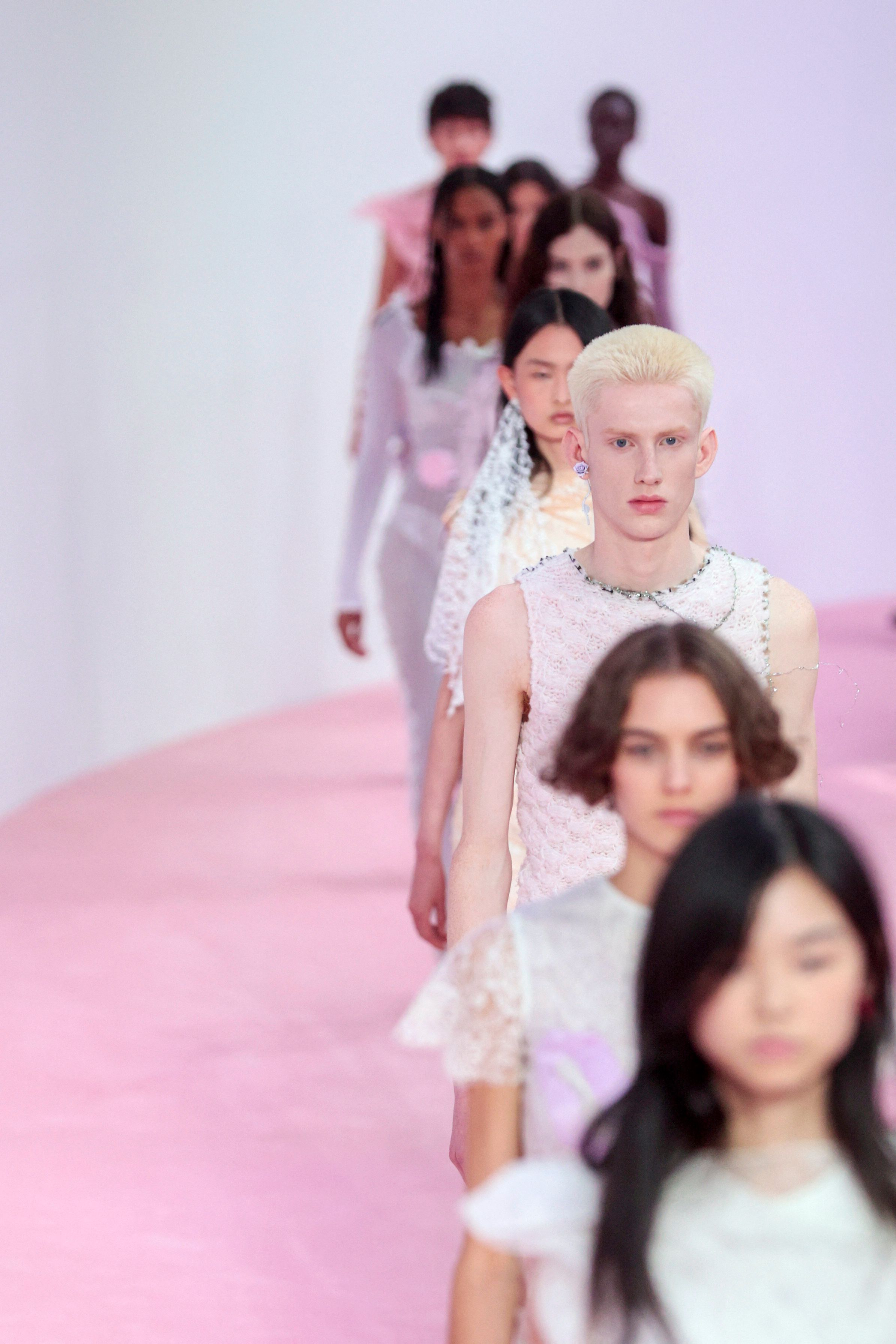 巴黎时装周ninaricci品牌时装秀,巴黎时装秀acne2023秋冬