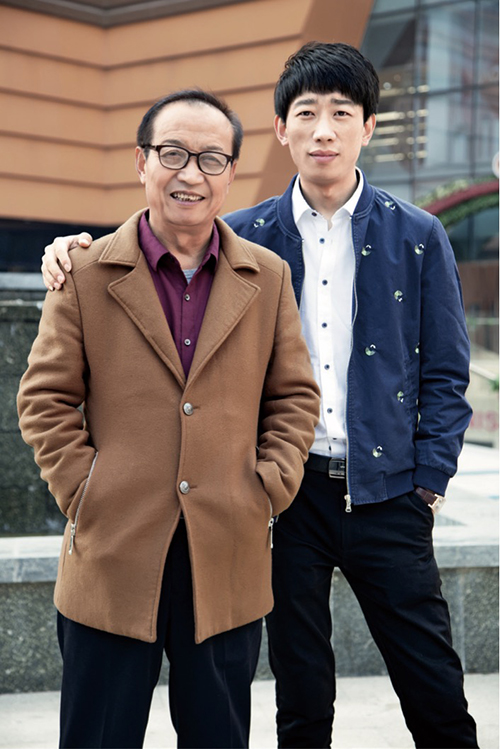 退休做网红：教授变科普UP，陕西老人在家做饭圈粉千万