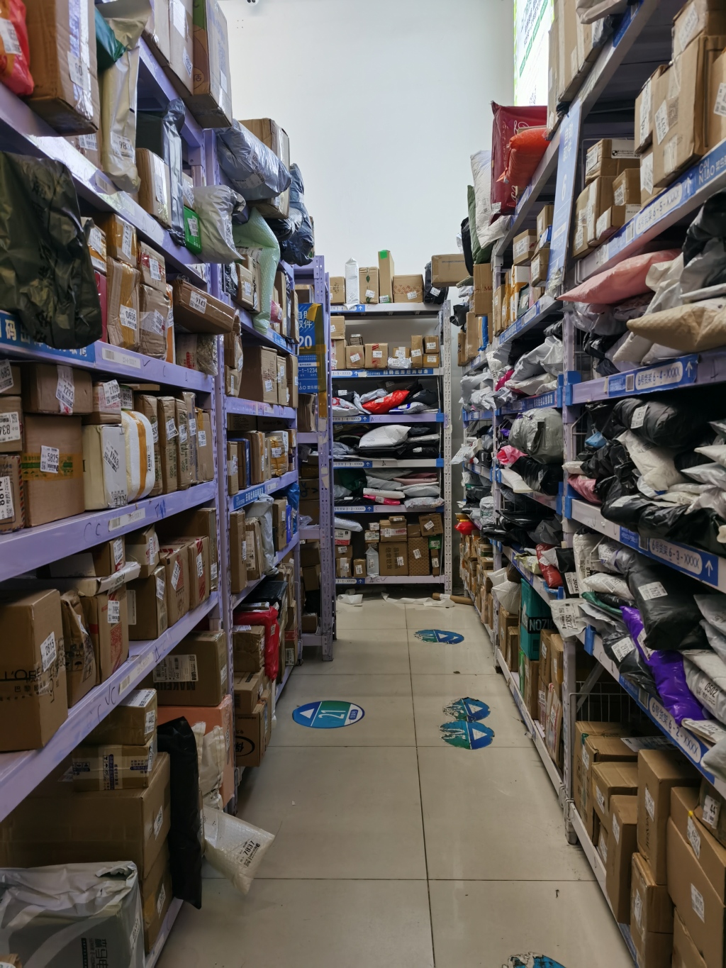 新闻周刊丨什么，今年过“节”不掏钱？“双11”AB面：年轻人忙着省，银发族热衷买