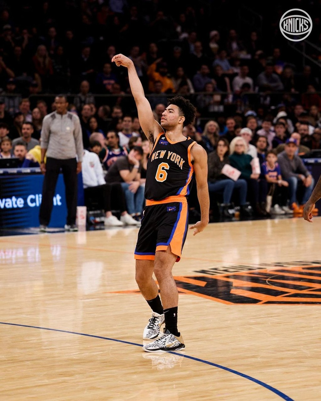 人傻了！尼克斯xKITH正式发布！两万观众一人送一件……