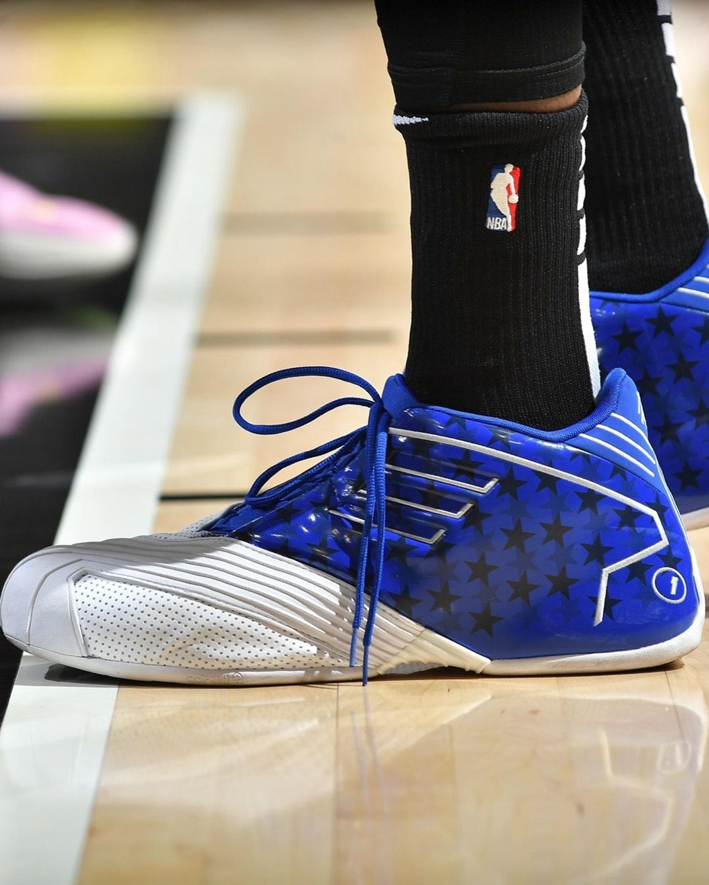 人傻了！尼克斯xKITH正式发布！两万观众一人送一件……