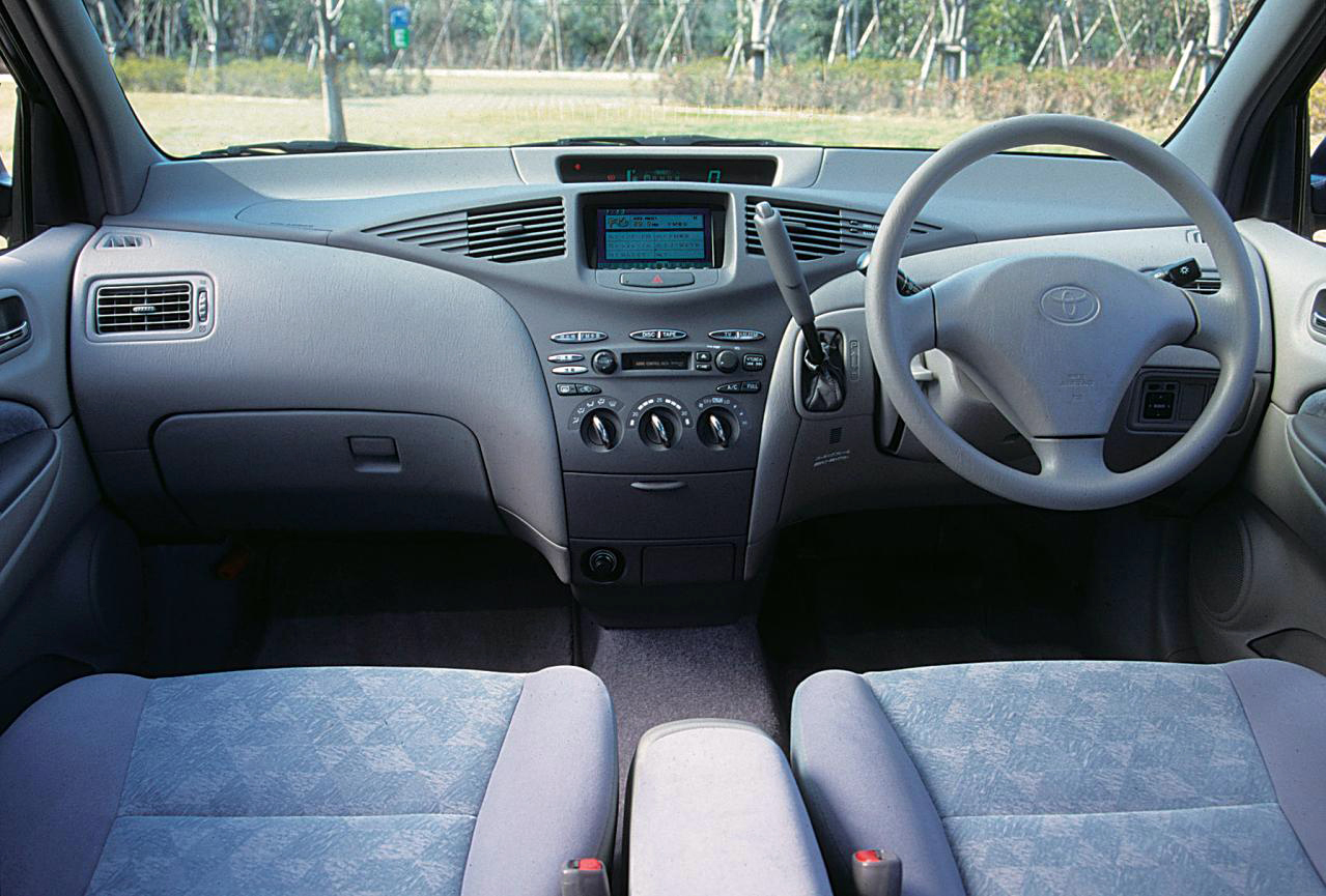 普锐斯2020款七座混动,普锐斯最新款车