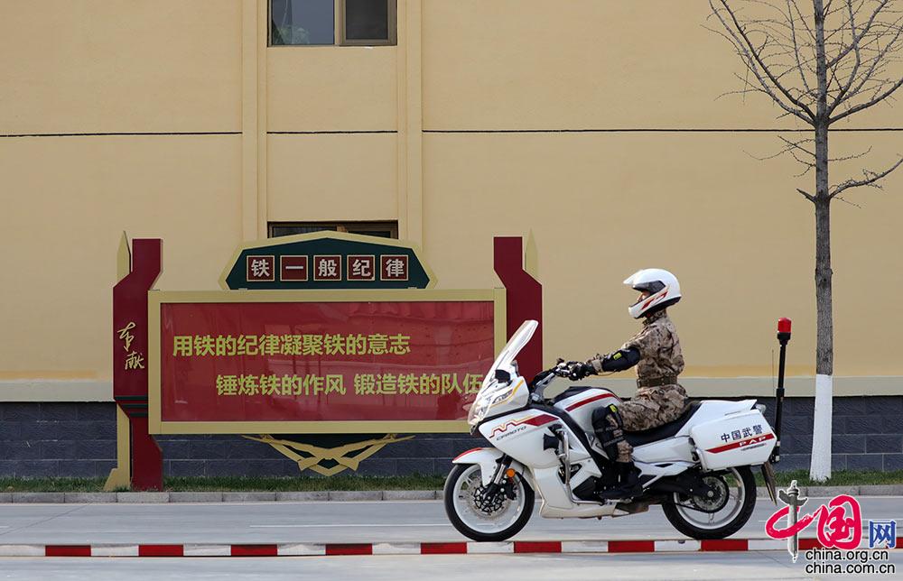 走进*警武**国宾护卫队体验“中华第一骑”骑手养成记