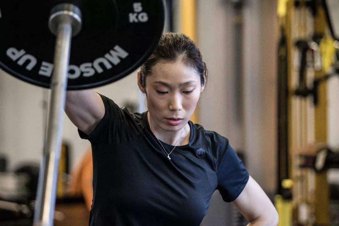 运动成为了女孩们的精神角落，品牌们不想错过｜消费观察