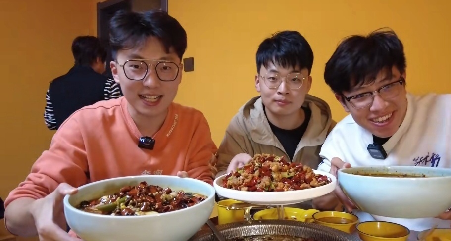 从美食博主到联手开店，吃遍学校食堂被校长点名的95后大学生开启创业之路