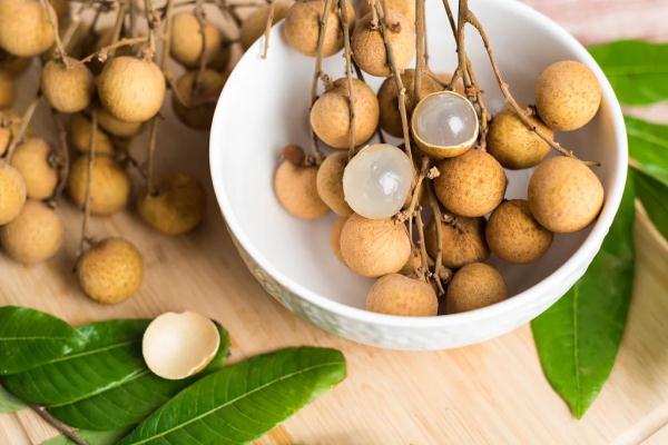 莴笋是发物吗什么病人不能吃,老公鸡是发物吗哪些人不能吃