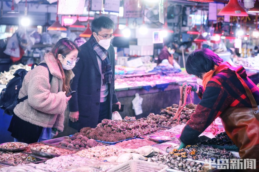 进入腊月门，“快递春运”海鲜唱主角！商家：高档海鲜遇“冷”，平价货更受欢迎