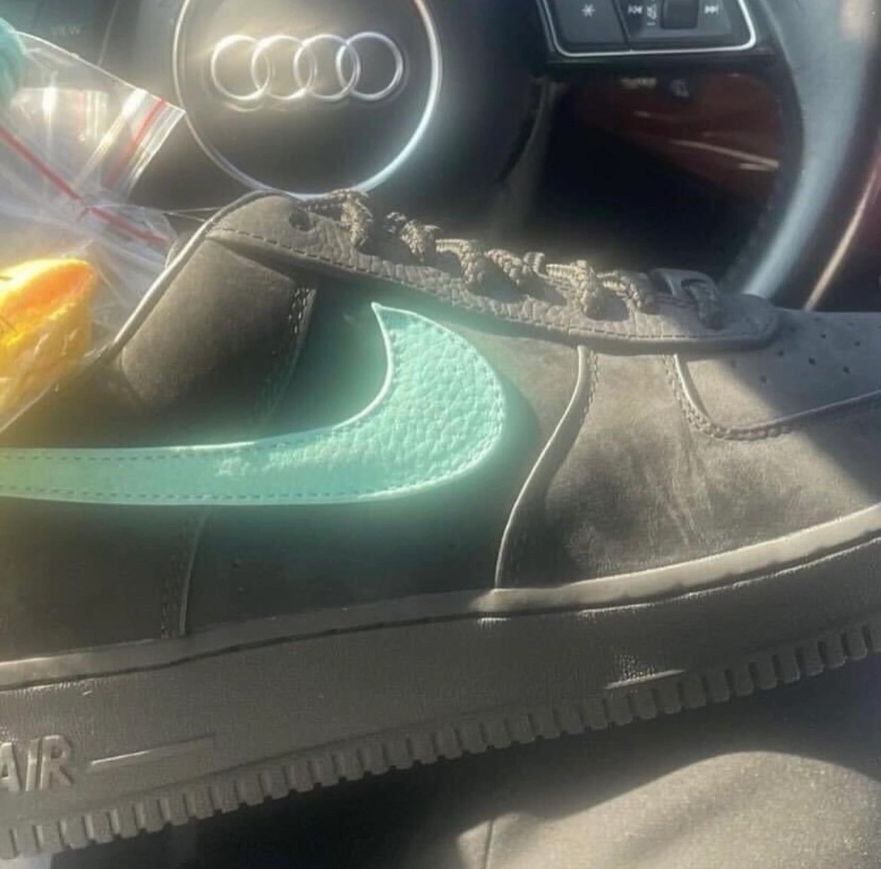 耐克又整大活！蒂芙尼联名实物曝光，定价不便宜！