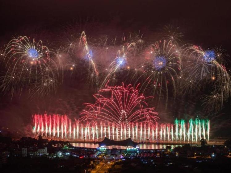 正月十五，和龙市“和衷共济跟*党**走龙兴致远庆元宵”焰火晚会，与您相约！