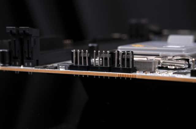 巨能超的ITX小板，七彩虹CVNB760IFROZENWIFI登陆舰主板评测