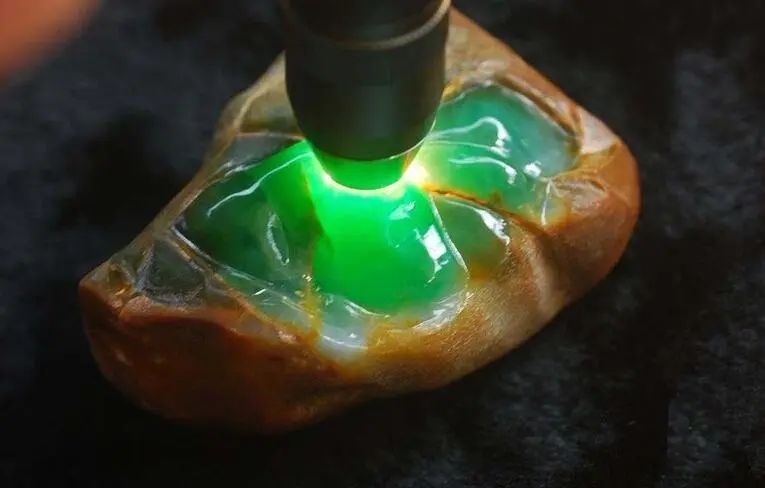 在直播间买翡翠被坑不同意退货,直播间买的翡翠不想要了能退吗