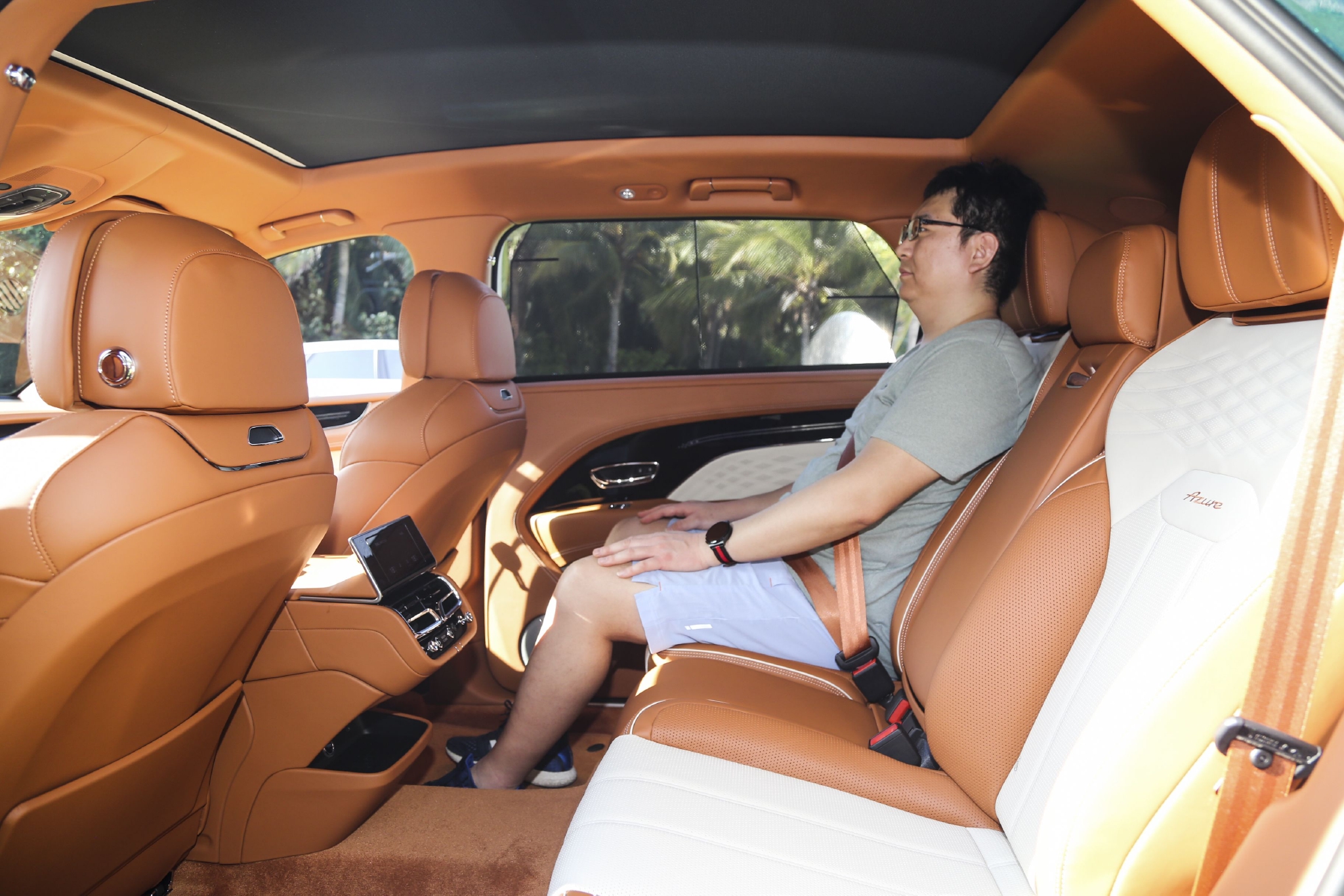 宾利添越bentaygaspeed,2023款宾利添越4.0黑武士落地价