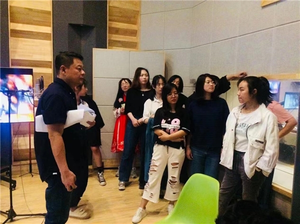 配音演员周娟参与电影《深海》揭秘配音故事