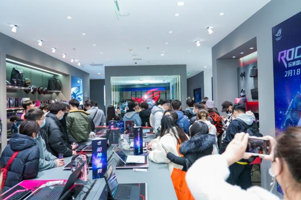 看好武汉市场,顶级电竞电脑品牌在汉再布新店
