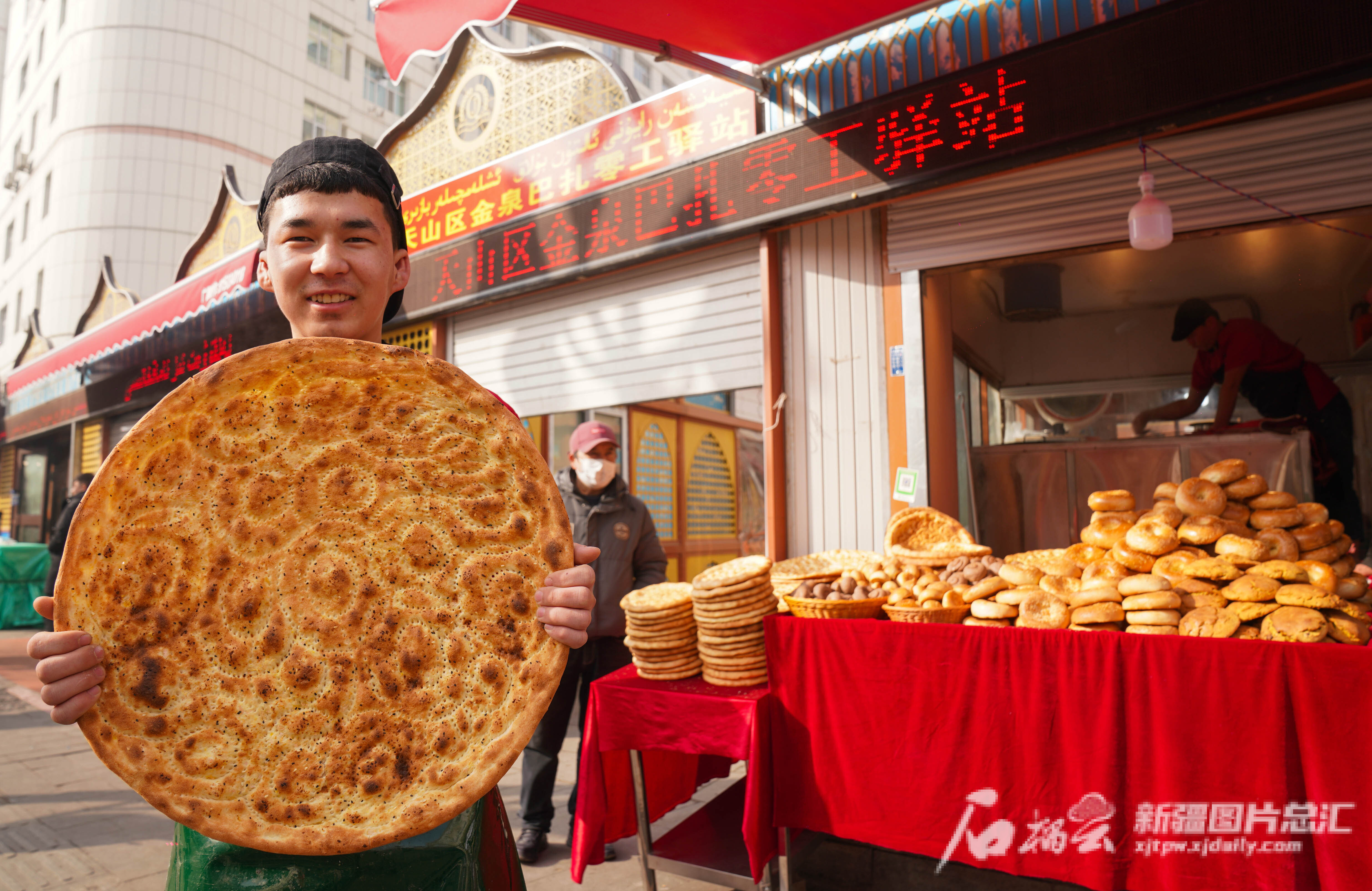 二道桥大巴扎步行街乌鲁木齐,乌鲁木齐河坝二巷小巴扎在哪