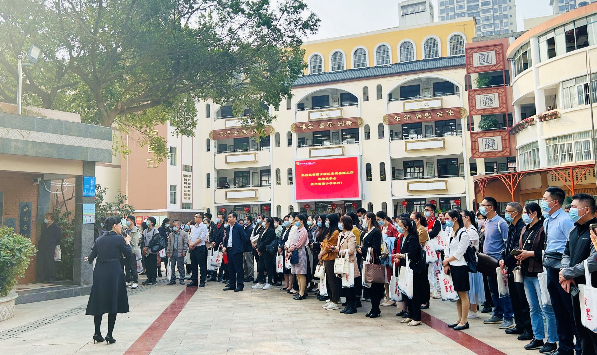 感受精彩纷呈教育成果：南宁市西乡塘区义务教育常规管理现场观摩会走进华西路小学