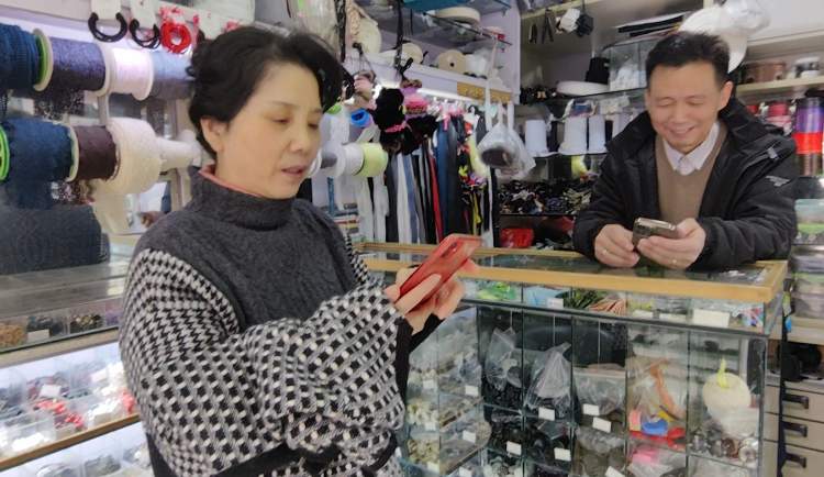 坚守上海人的持家有道，小小钮扣店开了40多年！阿姨妈妈说是“宝库”，主动多付钱希望能一直开下去|魔都宝藏小店⑦