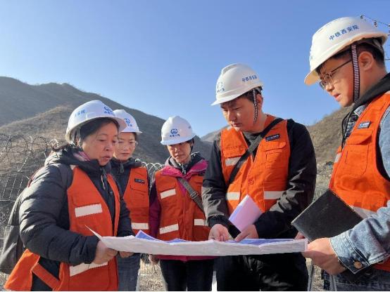 扎根电网施工一线爱岗敬业,班组天地杂志封面