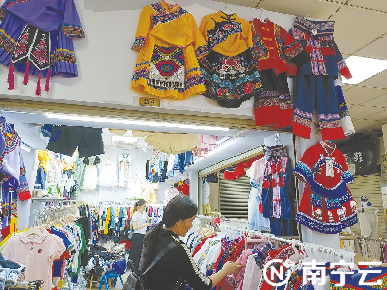 三月三穿壮族民族服饰小学生女生,广西三月三看见壮族服饰之美