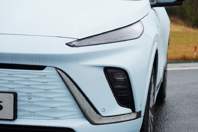 燃油车初次体验新能源车感受,燃油版混动版驾驶体验