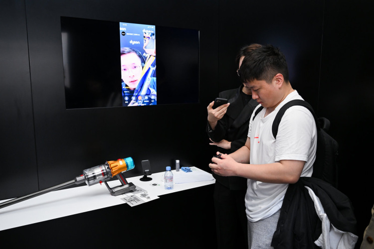 戴森最新款吸尘器能洗地,戴森吸地吸尘器真实测评