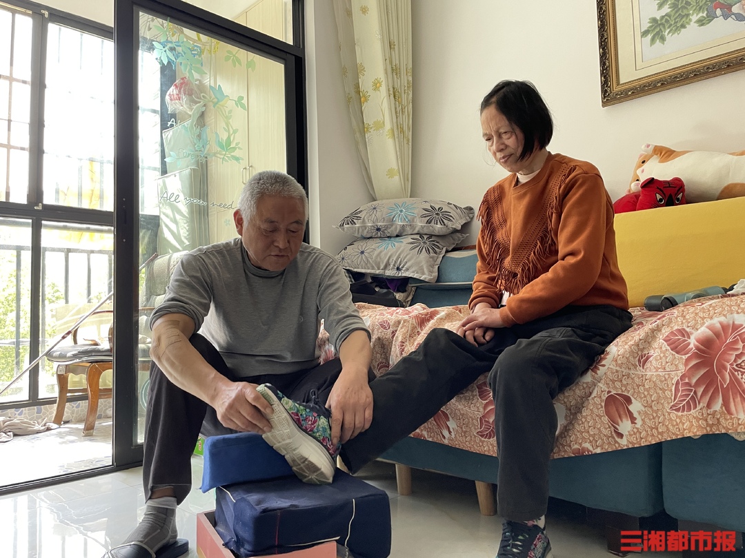 26℃|自制康复器材，丈夫照顾病妻3年等来“爱的奇迹”
