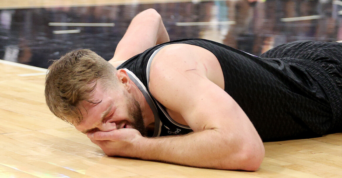 追梦防守小萨,追梦肘击小萨