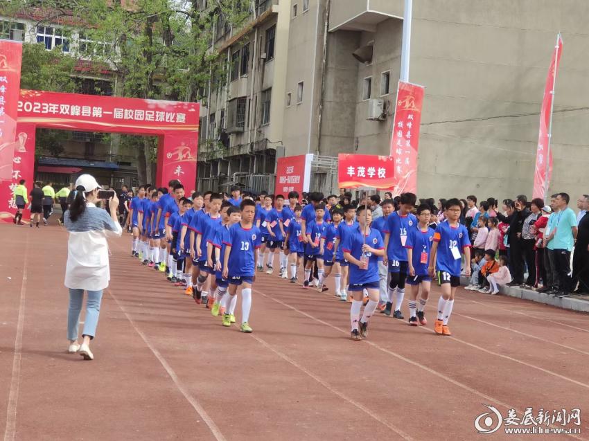 双峰县首届篮球比赛,双峰一中最新比赛视频