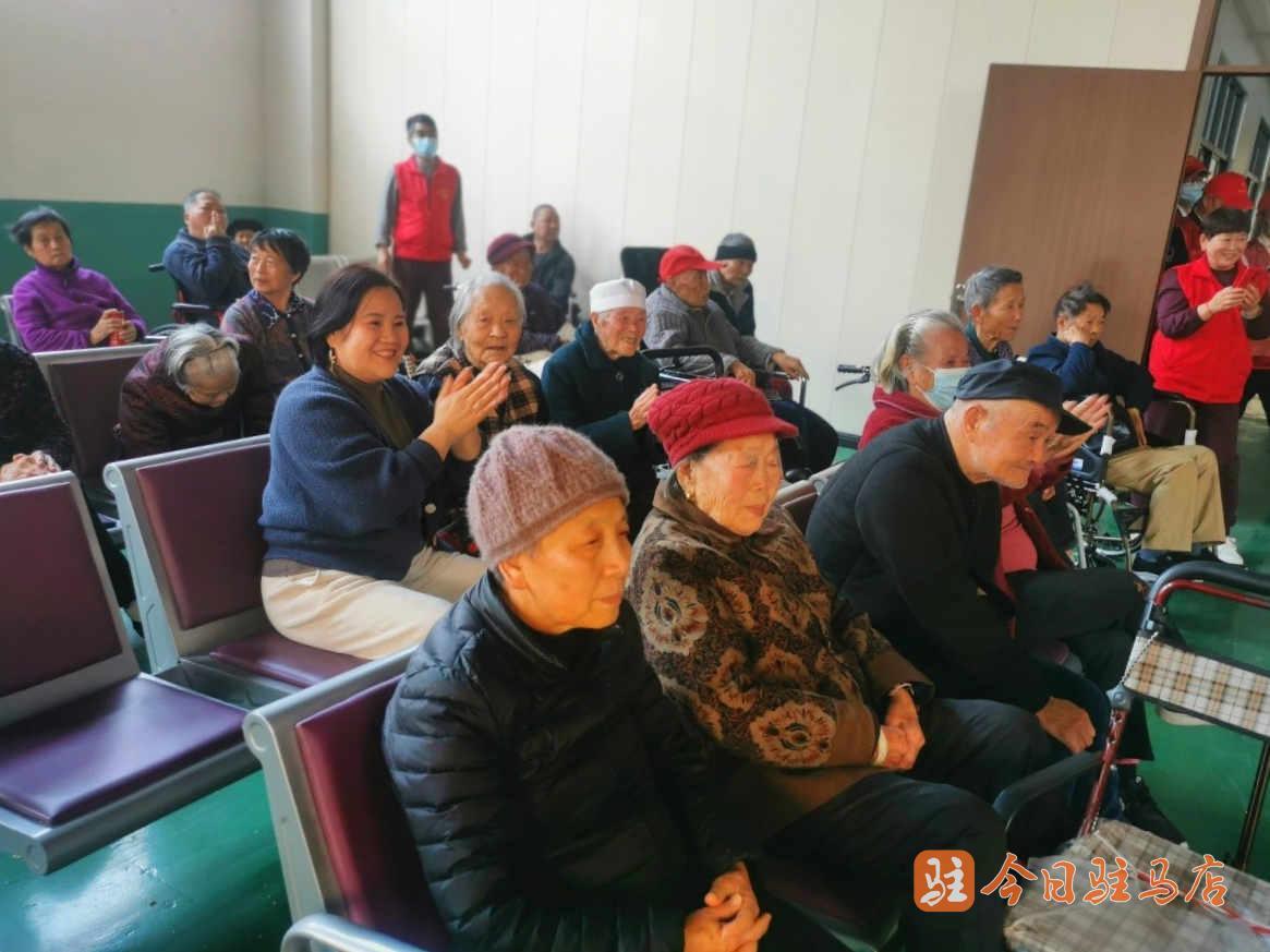 学雷锋青年志愿者进敬老院,志愿者走进敬老院情暖老人心