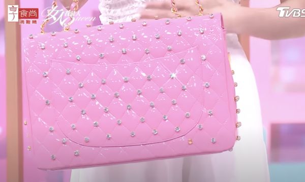 王思佳被质疑拿假包包,王思佳的香奈儿包是假的吗