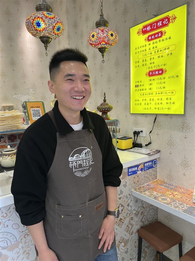 小摊撑起创业梦烟火最抚凡人心