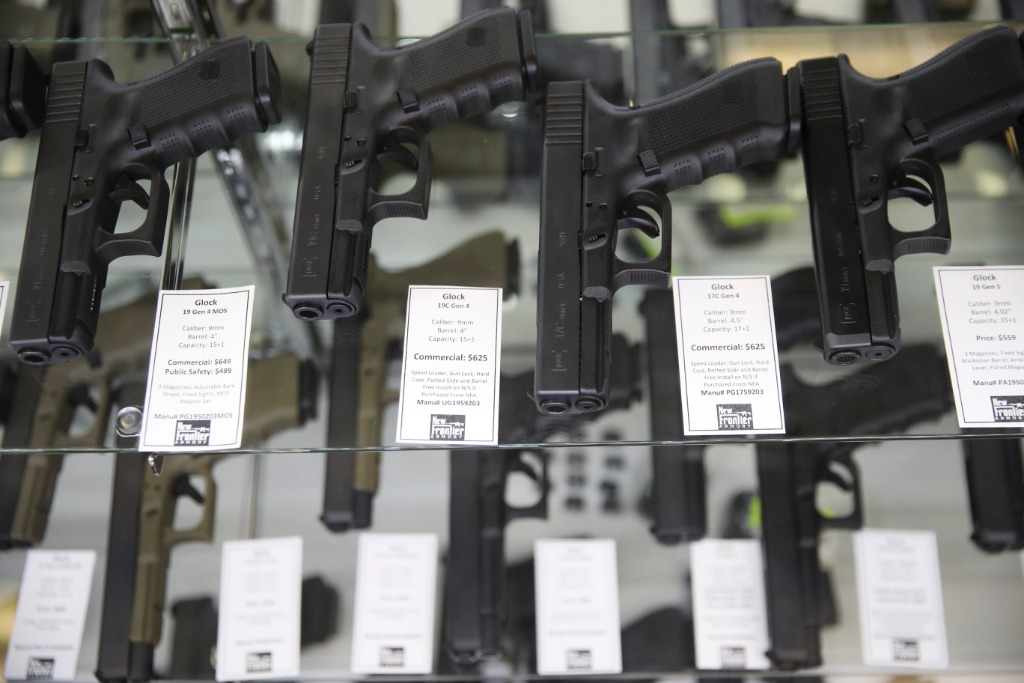 美国多地周末发生枪击事件,美国一天内两起枪案致4死11伤