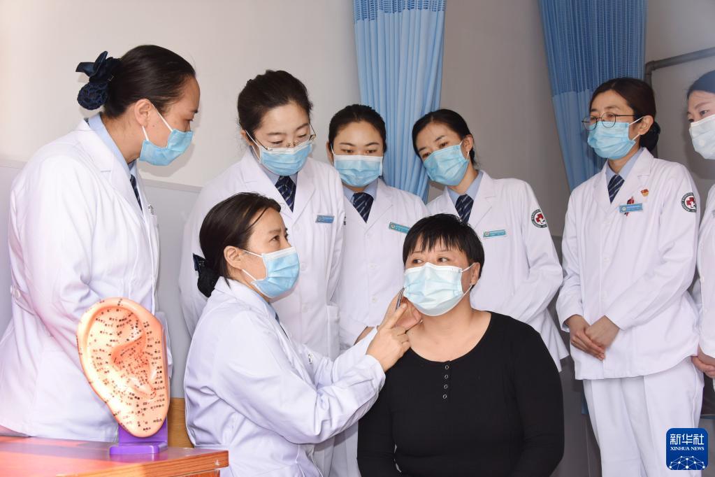 青岛：“网约护士”惠益到家