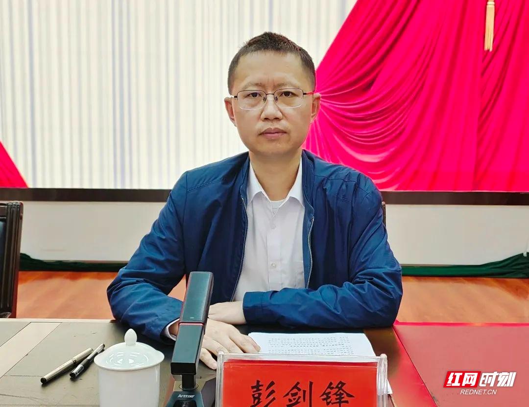 永定区教育年轻干部要扣好廉洁从政“第一粒扣子”