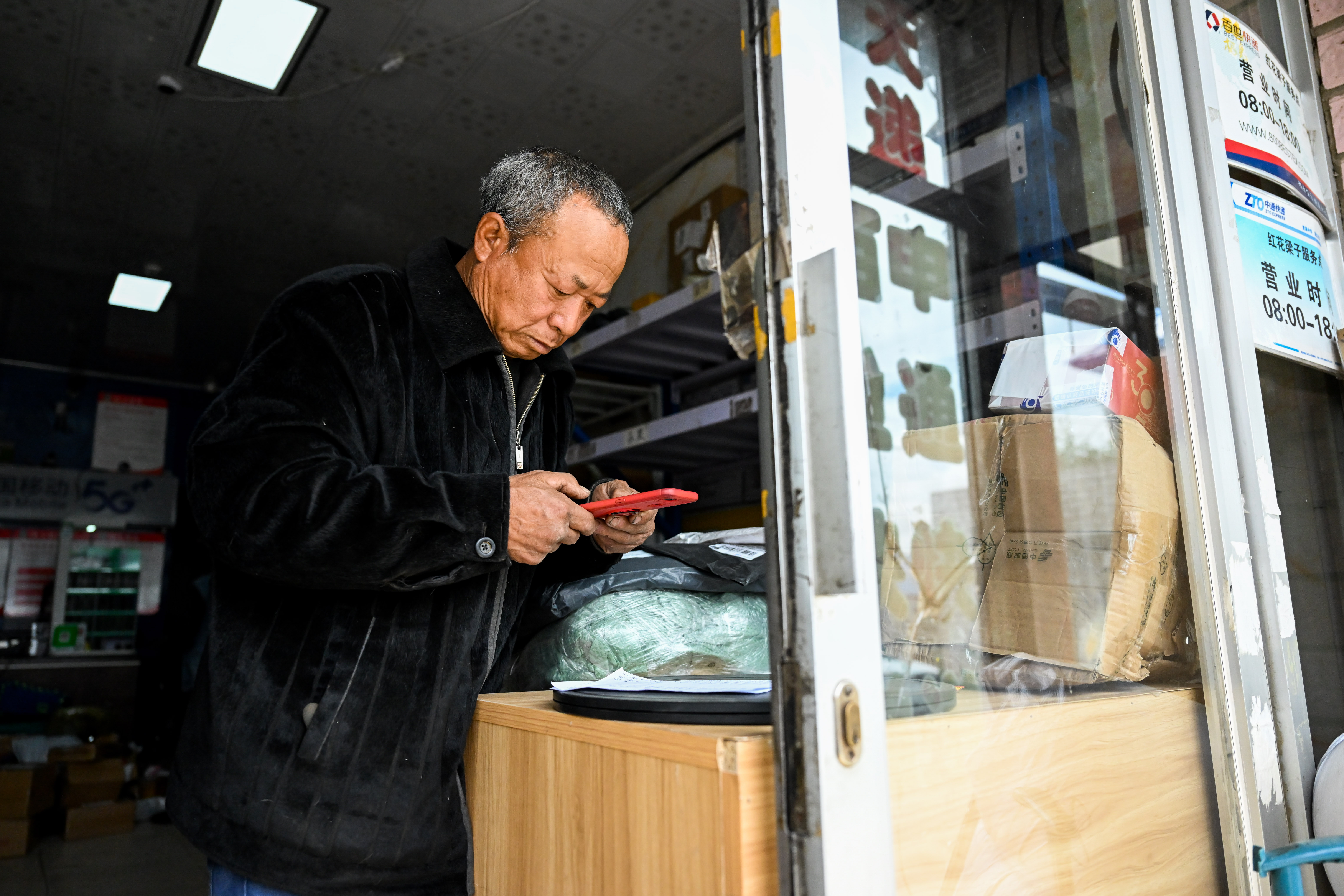 （图片故事）来自“快递爷爷”的暖心快递