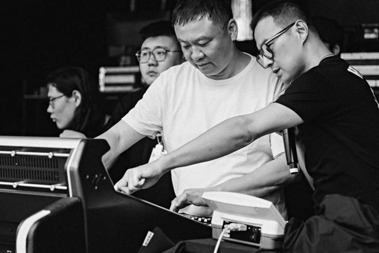 汪峰深圳现场版,章子怡汪峰雨中卖力完整版