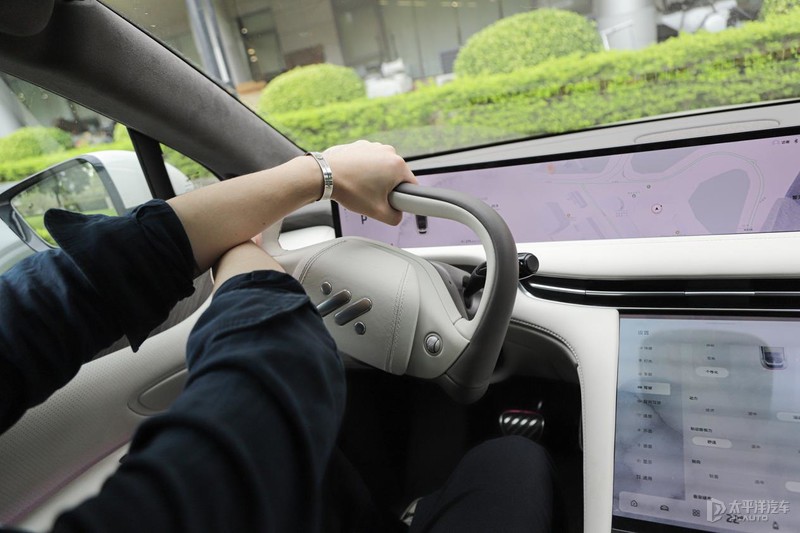 智己ls7的半幅式方向盘,智己ls7半幅方向盘是谁生产的