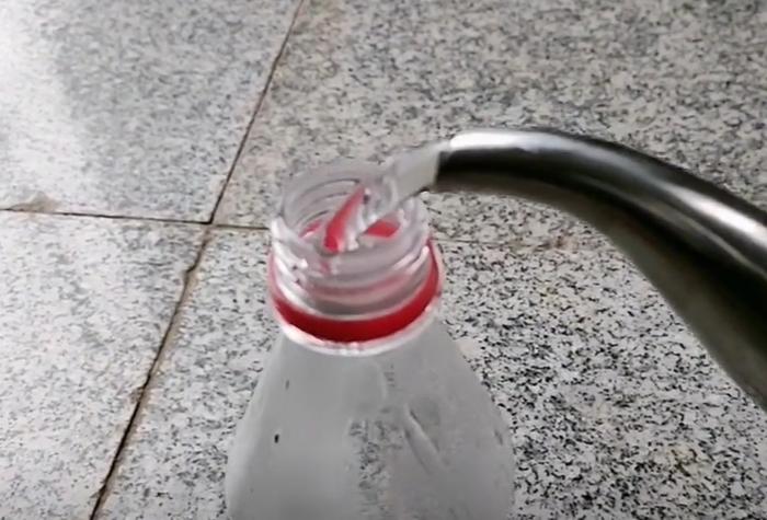 冰箱结冰太厚只需一招立马脱落,冰箱结冰怎么铲掉