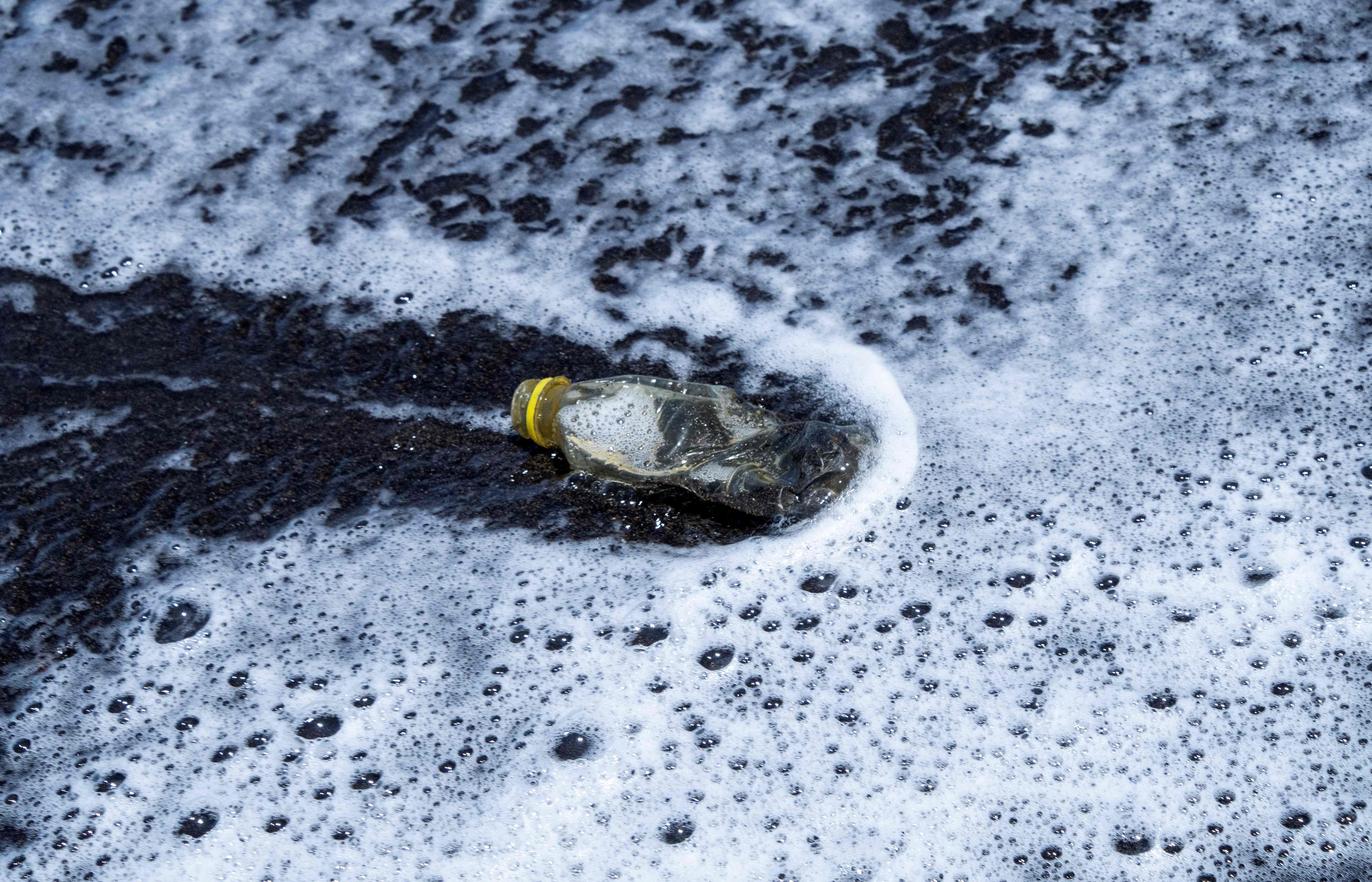 多米尼加海边垃圾清理,印度清理海滩垃圾