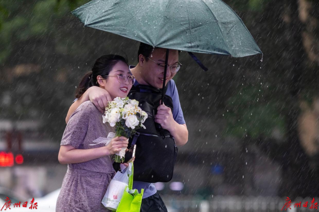 早参｜“5·20”全市1855对新人登记结婚；下周起“龙舟水”渐强