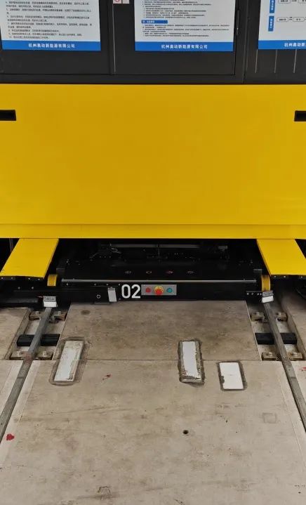 20秒换电池方法视频,20秒换一块电池