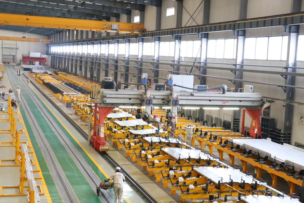 记者蹲点聚焦中小企业集群丨一块铝锭的“七十二变”